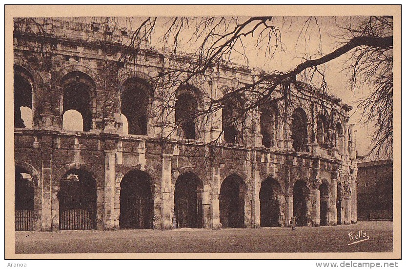 30 -- Gard -- NÎMES  -- Lot de 40 cartes différentes -- Frais de port : 3 euros 15 - lettre économique.