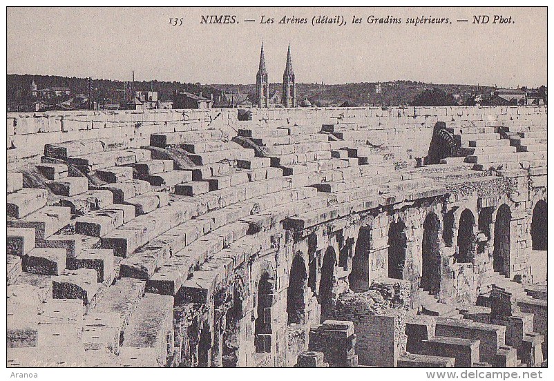 30 -- Gard -- NÎMES  -- Lot de 40 cartes différentes -- Frais de port : 3 euros 15 - lettre économique.