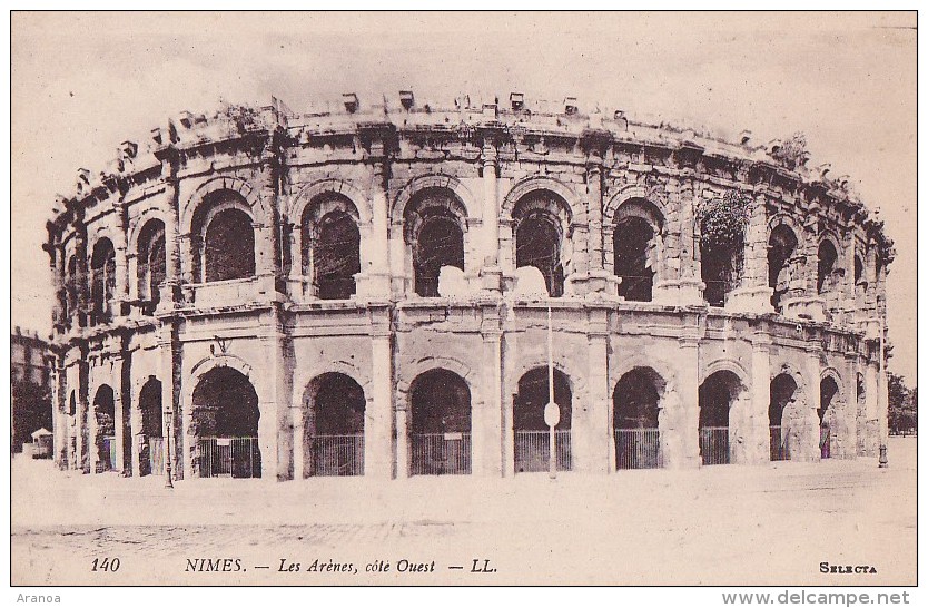 30 -- Gard -- NÎMES  -- Lot de 40 cartes différentes -- Frais de port : 3 euros 15 - lettre économique.