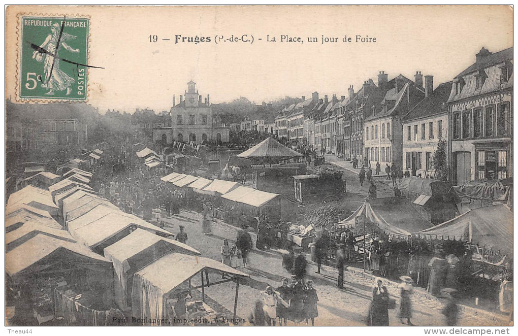 ¤¤  -  19   -  FRUGES    -  La Place Un Jour De Foire  -  Marché , Manège   -  ¤¤ - Fruges