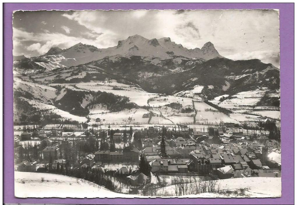 Dépt 04 - BARCELONNETTE - Alt. 1140m - Ses Champs De Neige - Photo Véritable - Barcelonnette