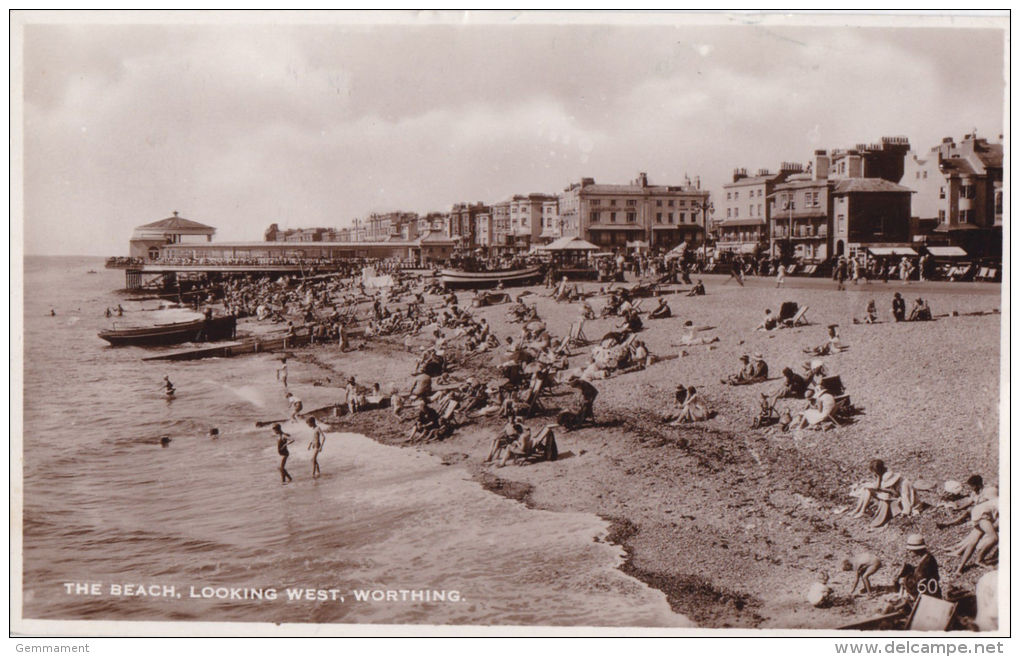 WORTHING  - THE BEACH LOOKING WEST - Worthing