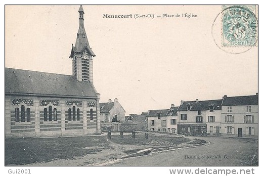 MENUCOURT (95)  PLACE DE L'EGLISE - Menucourt
