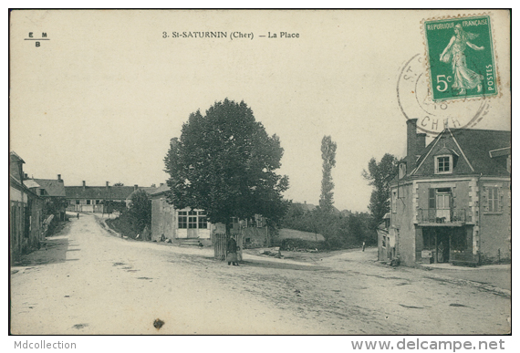 18 SAINT SATURNIN / La Place / - Saint-Saturnin