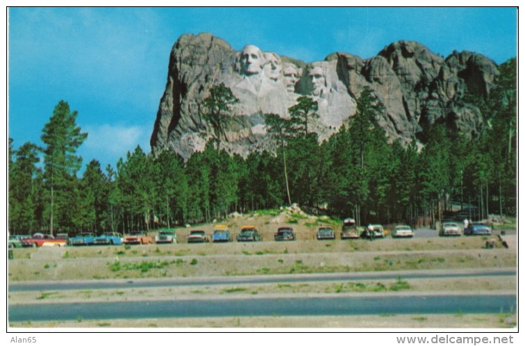 Mount Rushmore South Dakota, President Memorial, Auto Early View Of Parking Lot, C1950s Vintage Postcard - Mount Rushmore