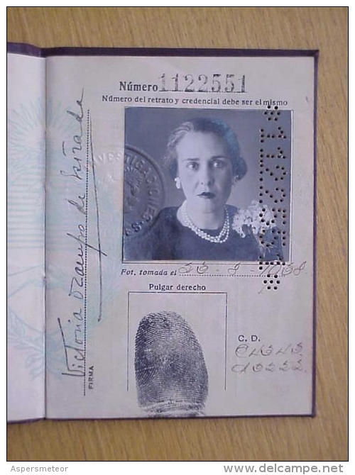 VICTORIA OCAMPO SUS ANTEOJOS LUGENE NEW YORK.  SU PASAPORTE  CARNETS DEL FONDO NACIONAL DE LAS ARTES - Documents Historiques