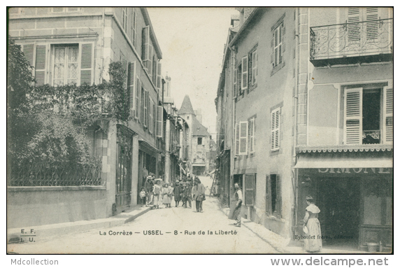 19  USSEL / Rue De La Liberté / - Ussel