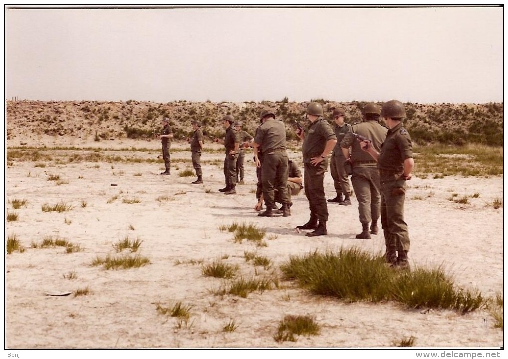 Photo Véritable MILITAIRE Animée Soldats Armée Belge Années 1970 (RLH) - Documents