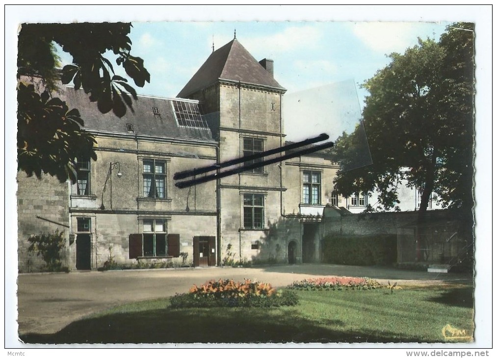 CPM - Coulonges Sur L'Autize - Le Parc De L'hôtel De Ville - Coulonges-sur-l'Autize