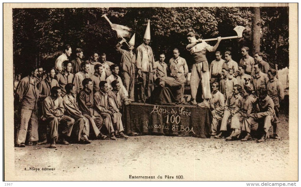 CPA - Militaria -    Enterrement Du Père 100  - Les As Du 8è B.O.A. - Régiments