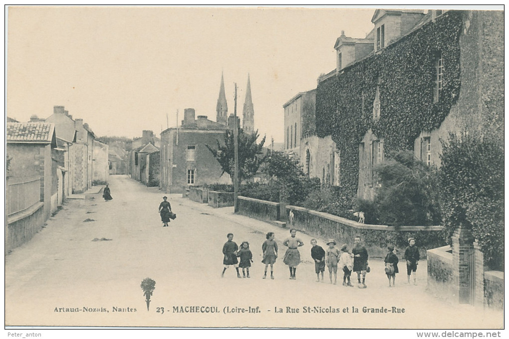 Machecoul ( Loire Atlantique)la Rue St Nicolas Et La Grande-Rue - Machecoul