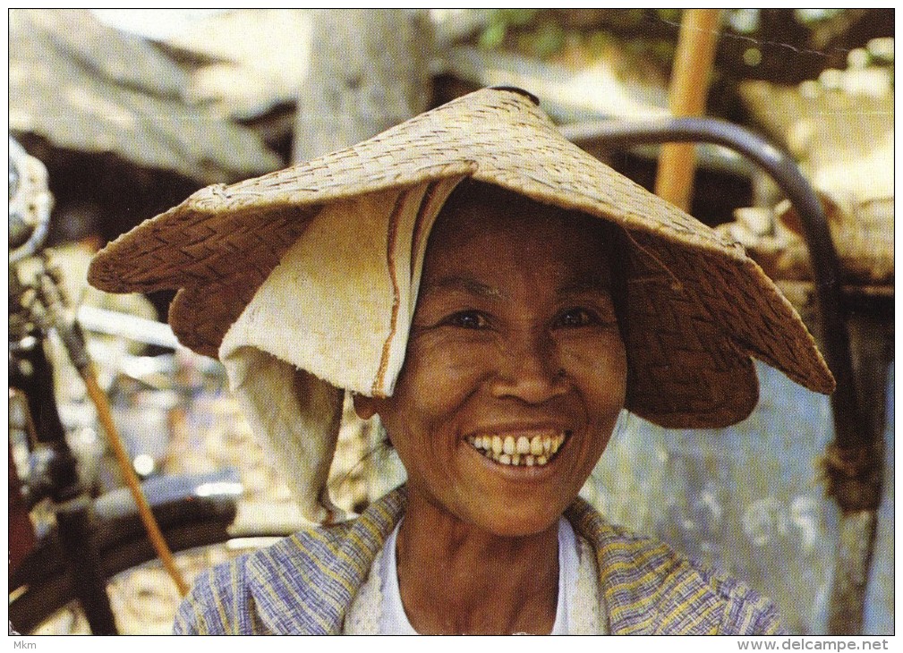 Phitsannulok Market-woman - Thailand