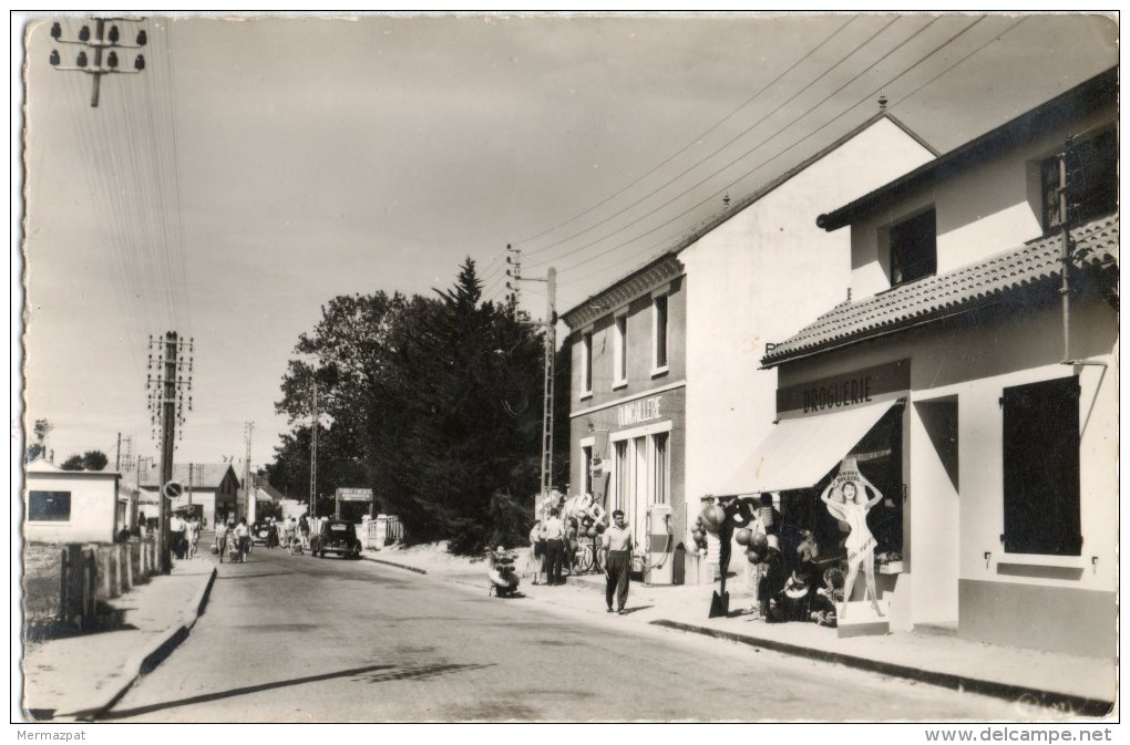 NOTRE-DAME-DE-MONTS (Vendée 85) : Avenue De La Plage - Droguerie - Quincallerie - Pompe à Essence. - Autres & Non Classés