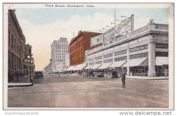 Third Street Davenport Iowa - Davenport