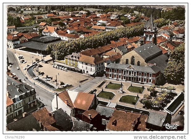 CPSM 65 VIC EN BIGORRE Vue Aérienne Place Gambetta Square Mairie Eglise Années 1960 - Vic Sur Bigorre