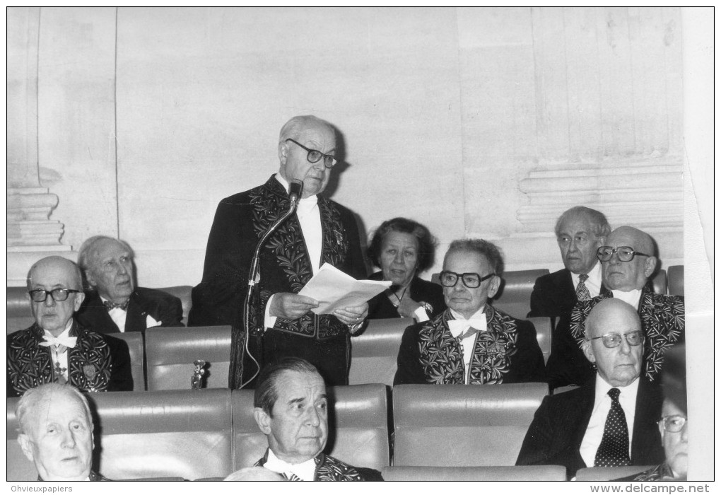 Photo Originale De Presse - ACADEMICIEN  : GEORGES DUMEZIL   Sous La Coupole En 1979  Et  FAURE . WOLFF . ROUSSIN . - Célébrités