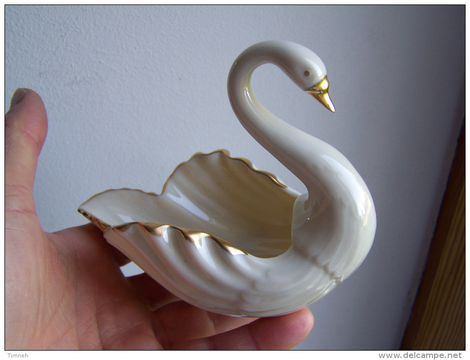 PETIT CYGNE En FAÏENCE BLANC CREME DORURE - BONBONNIERE - Signé LENOX MADE IN USA - Andere & Zonder Classificatie