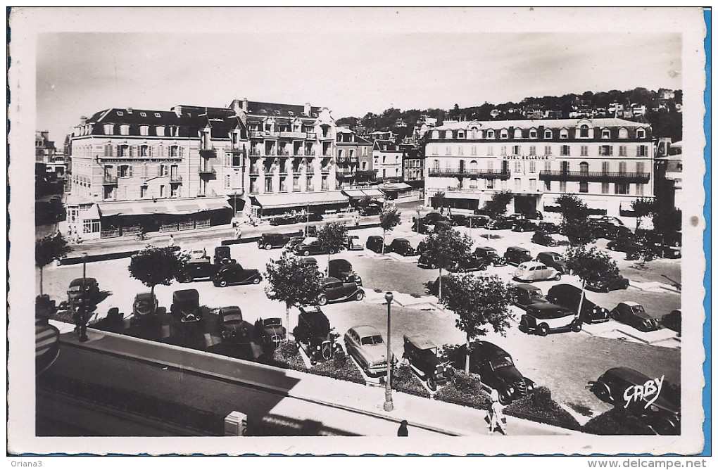 --  14 --  TROUVILLE -DEAUVILLE-- PLACE MARECHAL FOCH -- CARTE PHOTO  -- BELLES VOITURES ANCIENNES - Trouville