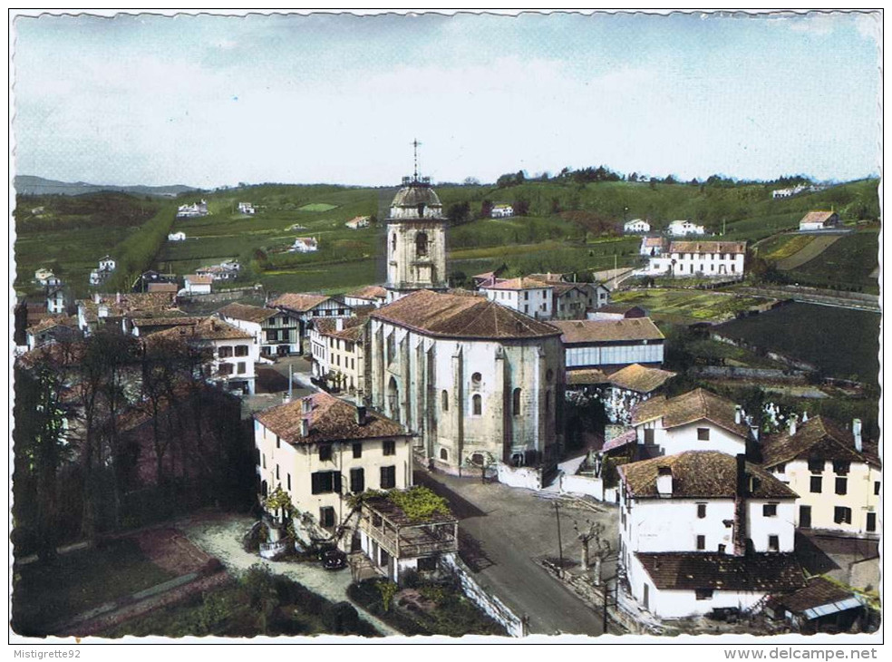 (64) URRUGNE CENTRE Du VILLAGE L'ÉGLISE En Avion Au-dessus De... 1967 Référence 3. Couleurs, Bords Dentelés. - Urrugne