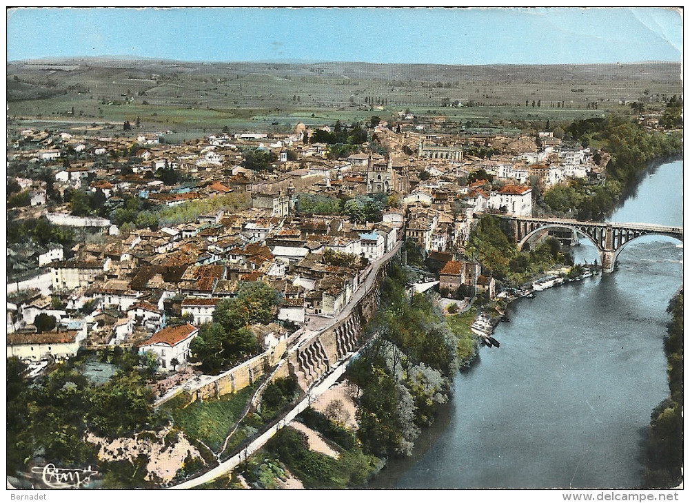 RABASTENS ... VUE PANORAMIQUE AERIENNE ... LES BORDS DU TARN ET LES REMPARTS - Rabastens