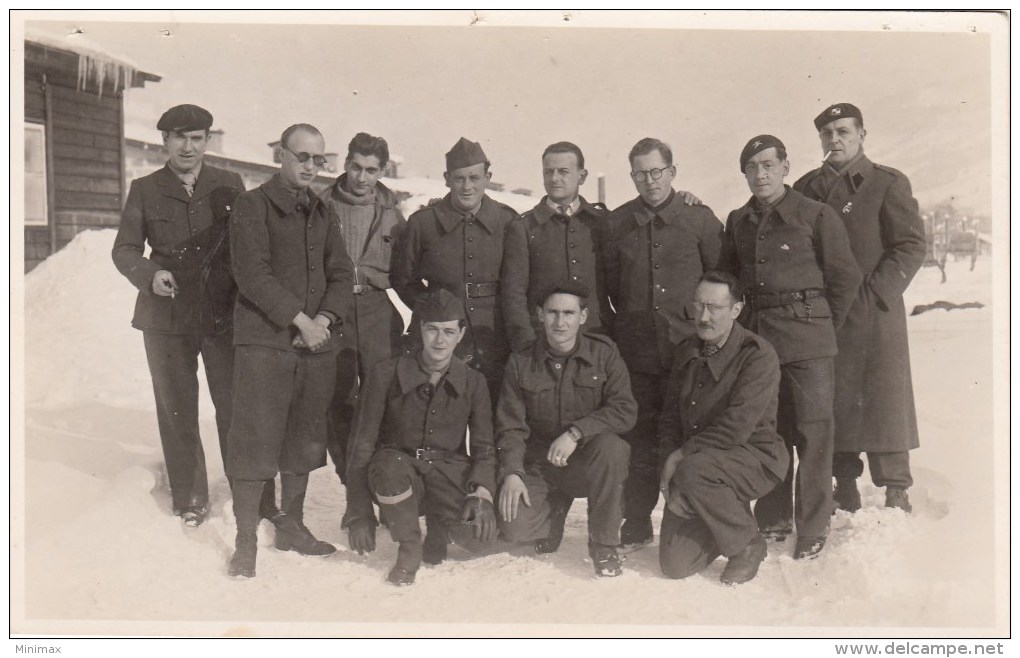 Carte Photo - Groupe De  Prisonniers De Guerre - Cachet Stalag - 1942 - Guerre 1939-45