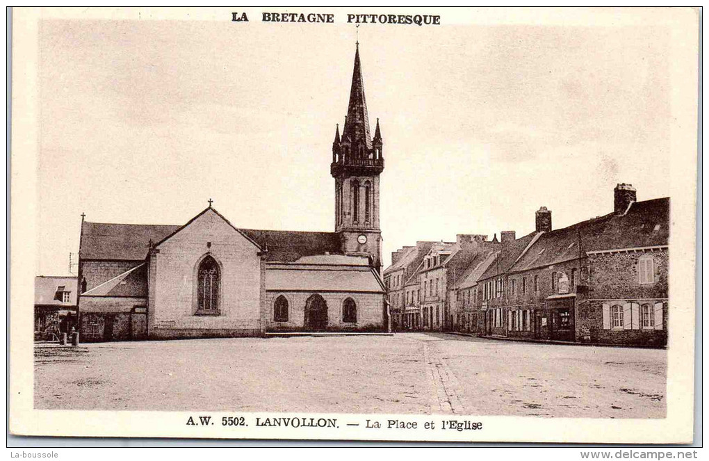 22 LANVOLLON - La Place De L'église - Lanvollon