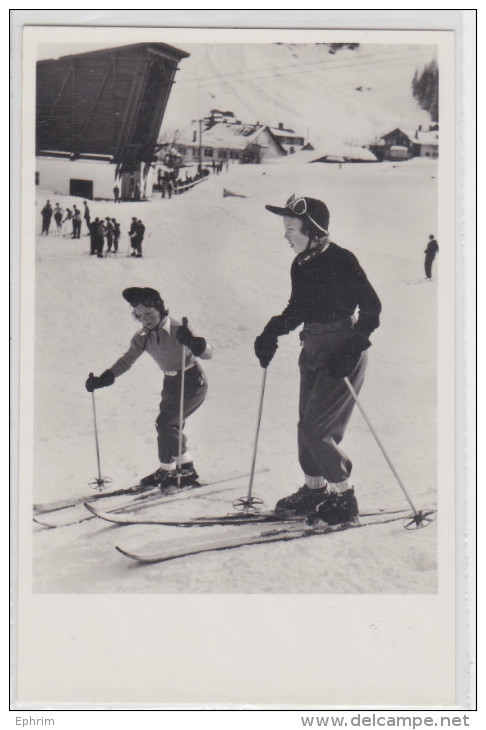 SANKT-ANTON 23 Februari 1950 - De Prinsesjes Beatrix En Irene Bij De Kabelbaan Aan De Voet Van De Galzig - Ski - Skieurs - St. Anton Am Arlberg