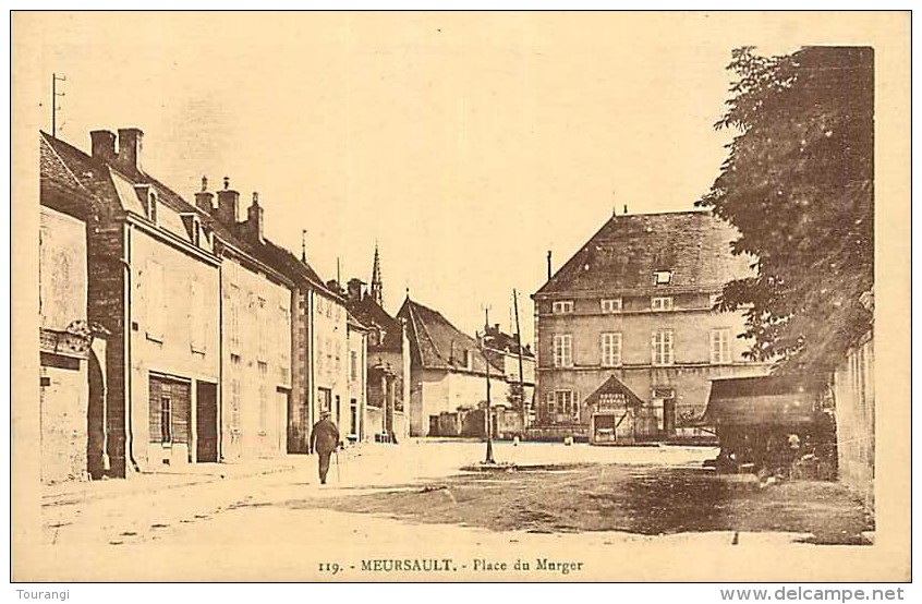 Mai14 1592: Meursault  -  Place Du Murger - Meursault