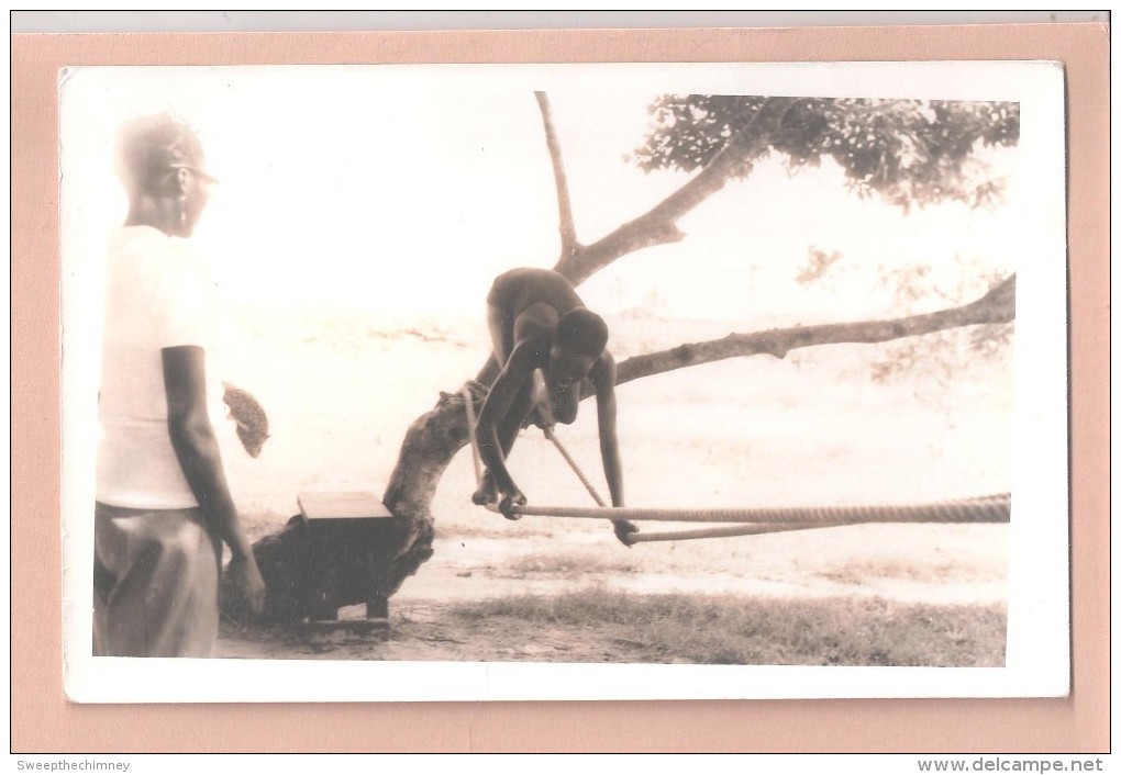 RP NIGERIA  ETHNIC AFRICA Rope Climbing PLAIN BACK POSTCARD NIGERIA WRITTEN IN PENCIL TO THE BACK  1 Of 4 - Nigeria