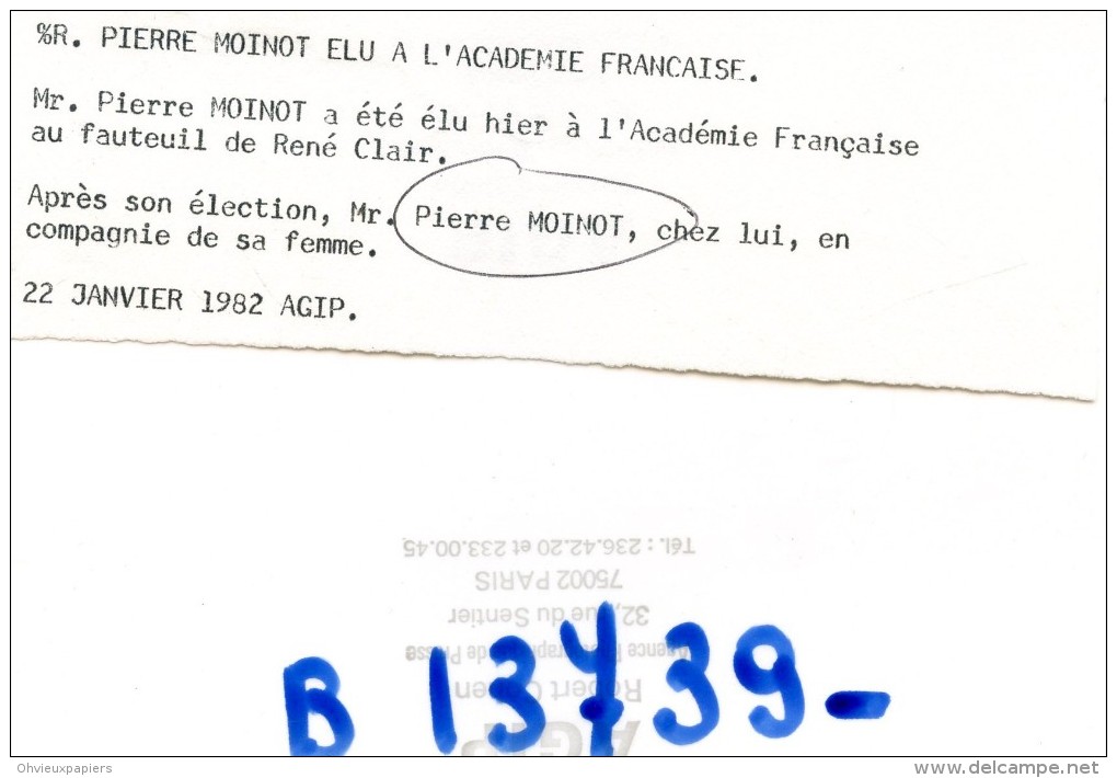 Photo Originale De Presse - ACADEMICIEN . PIERRE MOINOT  Aprés Son élection Avec Son épouse En 1982 - Célébrités