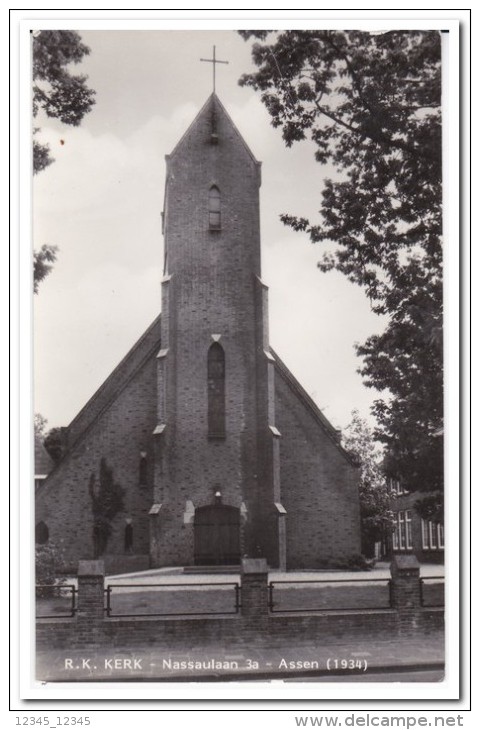 Assen, R. K. Kerk, Nassaulaan - Assen