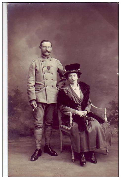 CARTE   PHOTO  -  MILITAIRE   FAMILLE - Photos