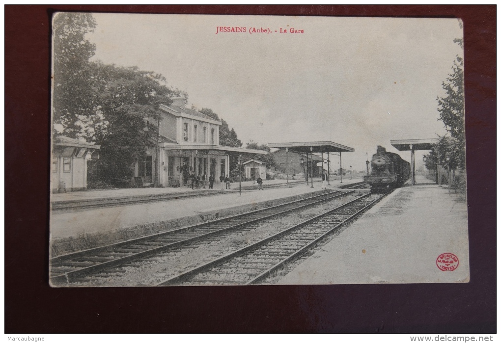 1 CP Jessains (Aube) La Gare, Animée, Train - Andere & Zonder Classificatie