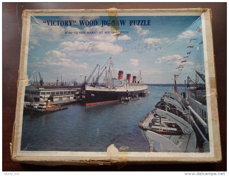 " VICTORY " Wood Jig-Saw Puzzle Of The " QUEEN MARY " At SOUTHAMPTON ( See Picture For Details ) ! - Autres & Non Classés