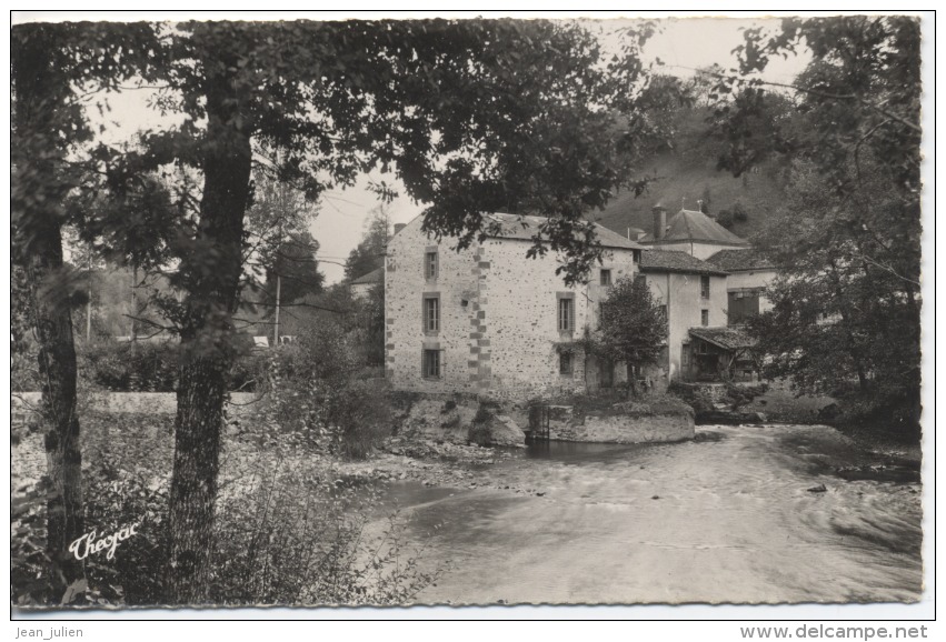 87 -  BUSSIERE POITEVINE     -  Le Moulin Du Quéroux Et La Gartempe - Plan Assez Rare - Bussiere Poitevine