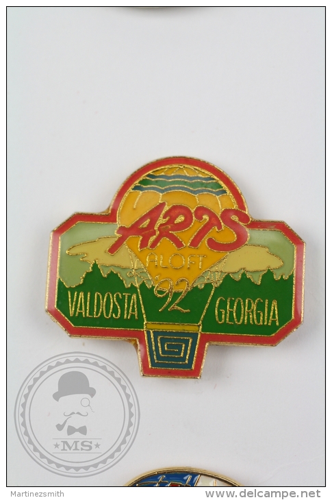 Hot Air Balloon Arts Aloft ´92 Valdosta - Georgia - Pin Badge #PLS - Arthus Bertrand