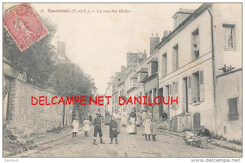 28 --- COURTALAIN   La Rue Des Halles   ANIMEE - Courtalain