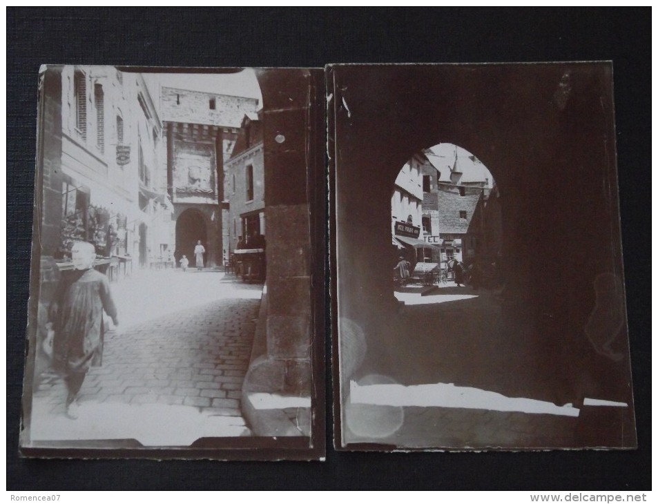 Le MONT-SAINT-MICHEL (Manche) - Lot De 2 Photos Anciennes - Scènes De Vie - Boutiques - Vers 1900 - RARETE ! - Places