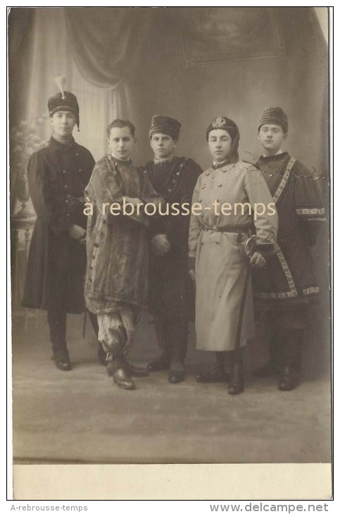 Très Belle Carte Photo-divers Uniformes Soldats Russes?, Cosaques? Fourrures-très Beaux Costumes-armée Impériale? - Guerre, Militaire