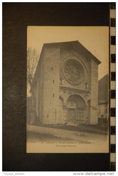 CP, 04, DIGNE Vieille Cathedrale Monument Historique XIIIe Siecle N°9 Edition E Le Deley - Digne