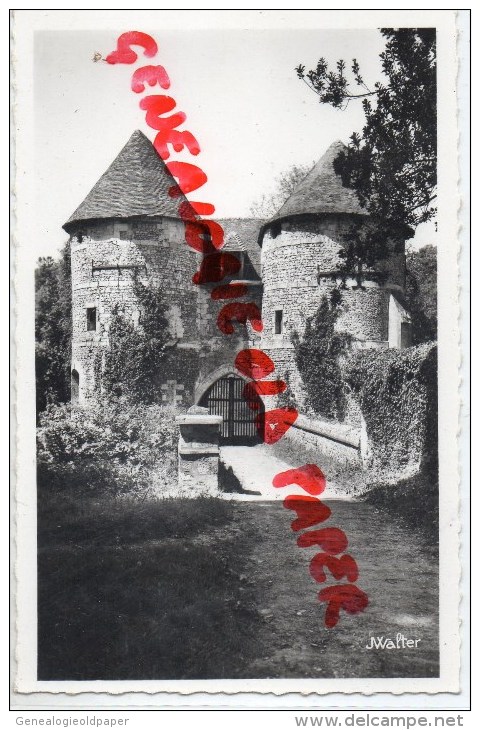 27 - LE CHATEAU D' HARCOURT - ENTREE FORTIFIEE DE L' ENCEINTE - DOMAINE ACADEMIE AGRICULTURE -BEAU CACHET ROUGE - Harcourt