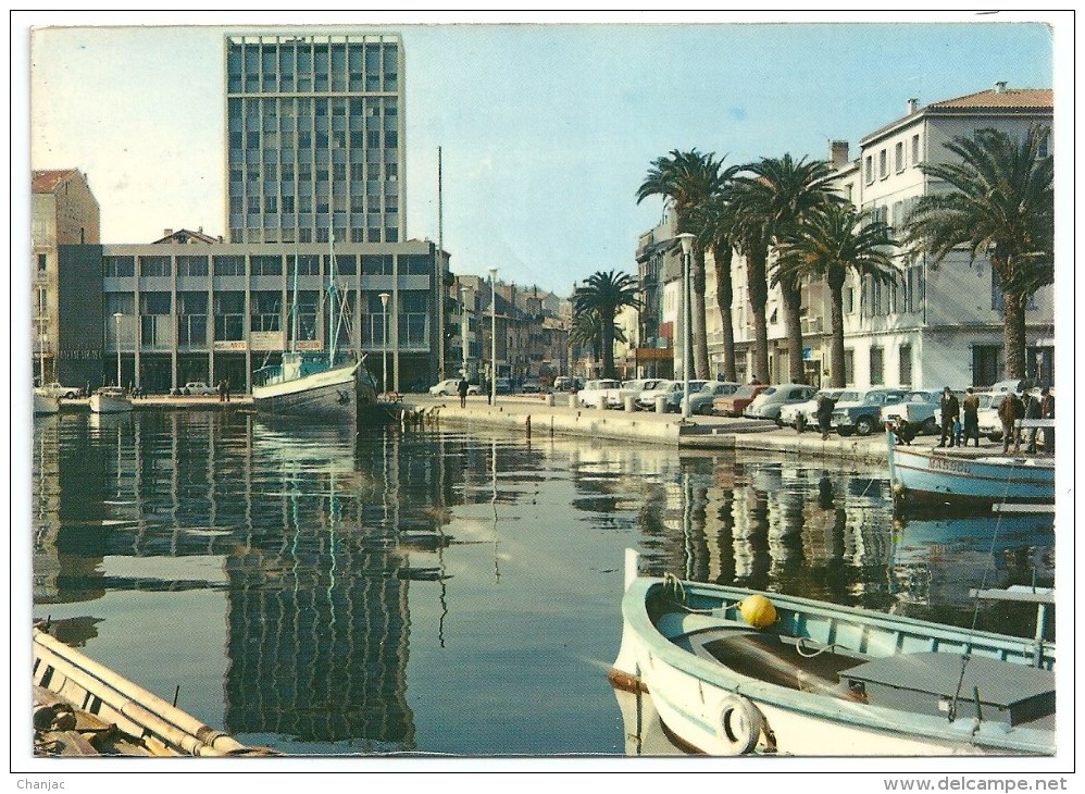 Cpsm: 83 LA SEYNE (ar. Toulon) Le Port - La Mairie (animée, Voitures)  1971 N° 4221 - La Seyne-sur-Mer