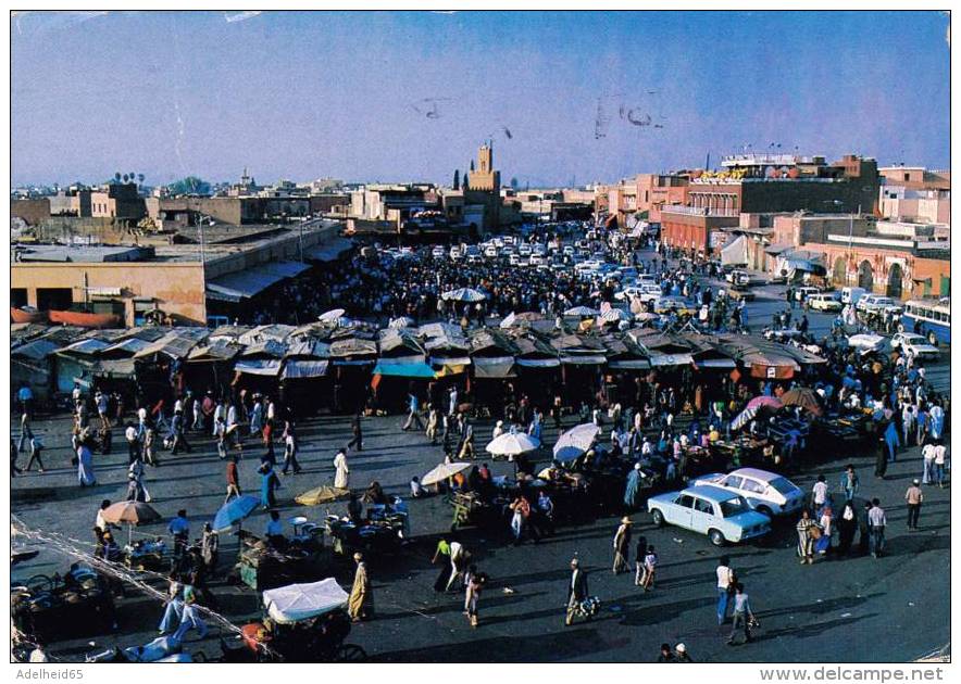 013K-  Maroc Marokko Morocco Marrakech Place Djemaa El Fna, Marchén Mosquée 1985 - Marrakech