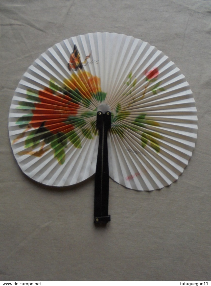 Ancien - Eventail Chinois En Papier Années 70 (Fleurs, Papillon) - Ventagli