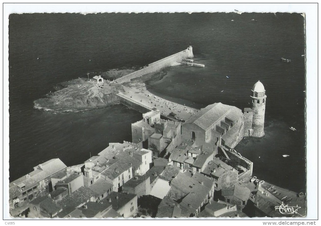 CPSM - Collioure - Cote Vermeille - L´Eglise Et La Plage Vue Aérienne - Collioure