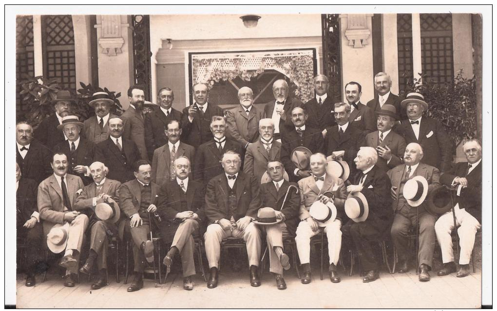 31.   LUCHON.   CARTE-PHOTO.   "groupe Des Anciens De Luchon à L´issue D´un Déjeuner".   TBE.1926. - Luchon