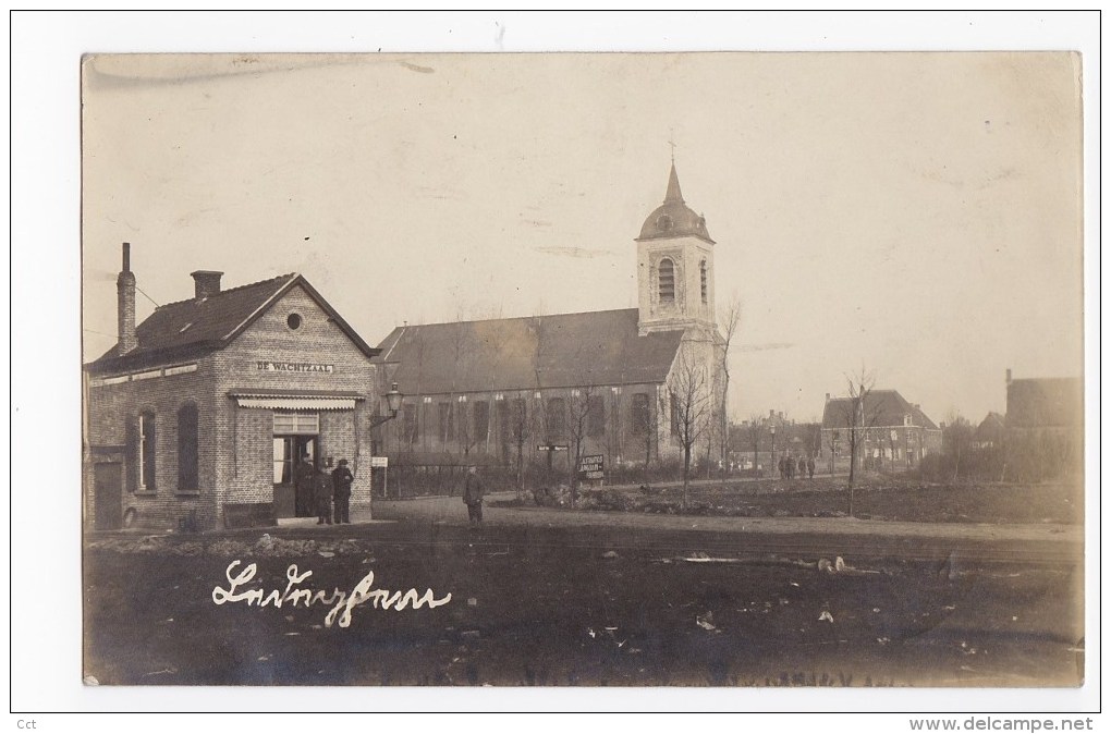 Ledegem   FOTOKAART EERSTE WERELDOORLOG Met Zicht Op De Wachtzaal En De Omgeving Van De Kerk - Ledegem