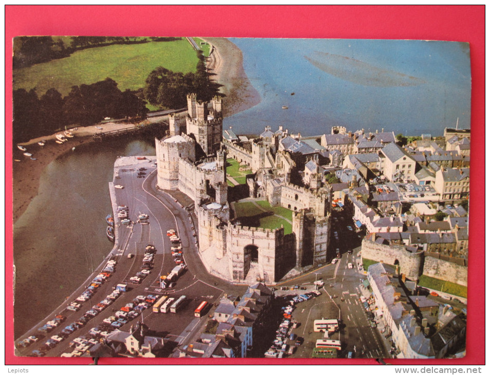 Carte Pas Très Courante - Pays De Galles Caernarvon Castle View Of The Air - Scans Recto-verso - Caernarvonshire