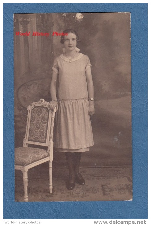 Carte Photo - QUIEVRAIN - Jeune Fille De La Commune - Photographie J. DELADRIERE - Quiévrain