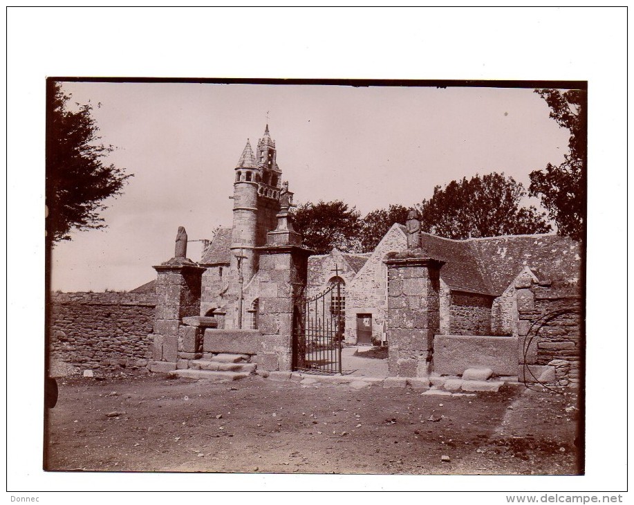 Photographie  Henvic , Vers 1905, Format  Env. 13 X 18 Cm ( Eglise Détruite - Chevet Et Nef - Vers 1909 ) - Autres & Non Classés